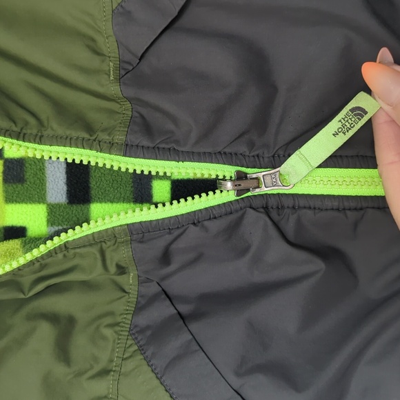 TNF Reversible Jacket Fleece/Wind Resistance - Picture 3 of 9